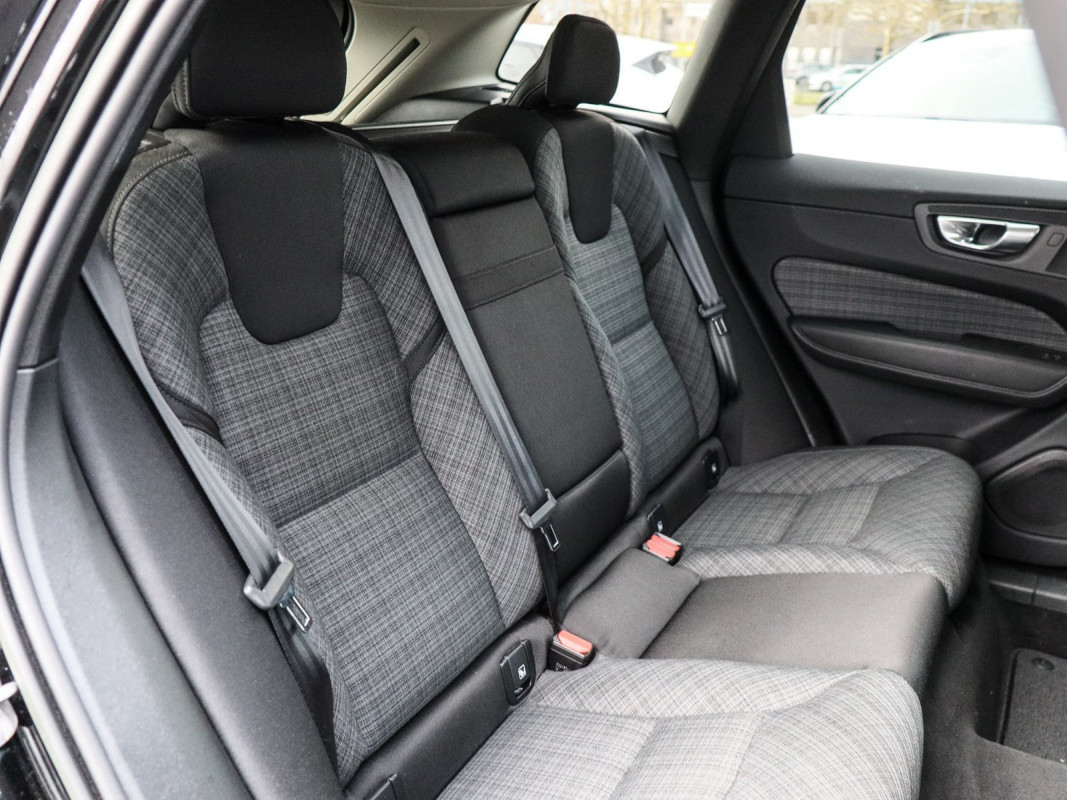 Volvo XC60 B4 Diesel Core 2 WD - SUV/Off-road - Schwarz - Gebrauchtwagen - Bild 4