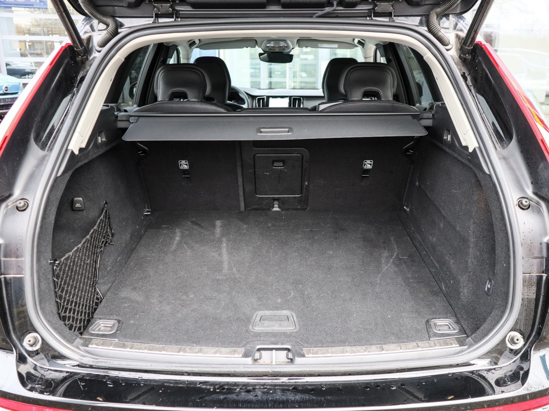 Volvo XC60 B4 Diesel Core 2 WD - SUV/Off-road - Schwarz - Gebrauchtwagen - Bild 10