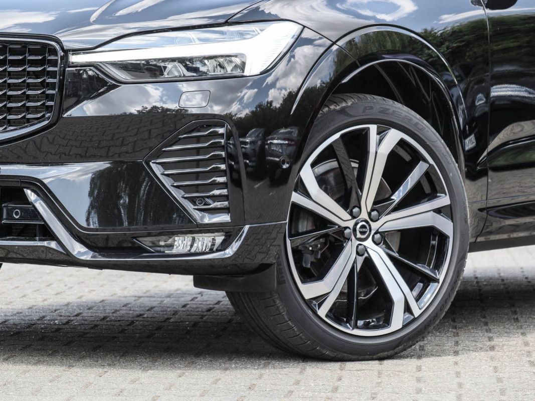 Volvo XC60 B5 Ultimate Dark AWD - SUV/Off-road - Schwarz - Gebrauchtwagen - Bild 5
