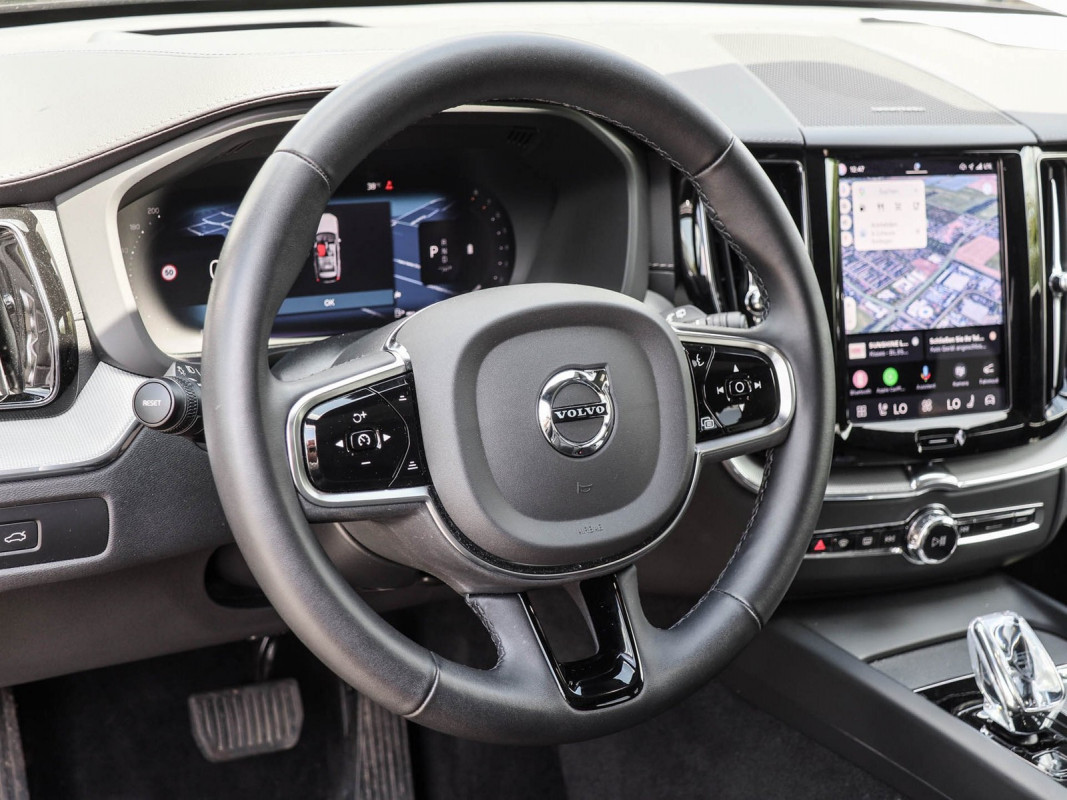 Volvo XC60 B5 Ultimate Dark AWD - SUV/Off-road - Schwarz - Gebrauchtwagen - Bild 9