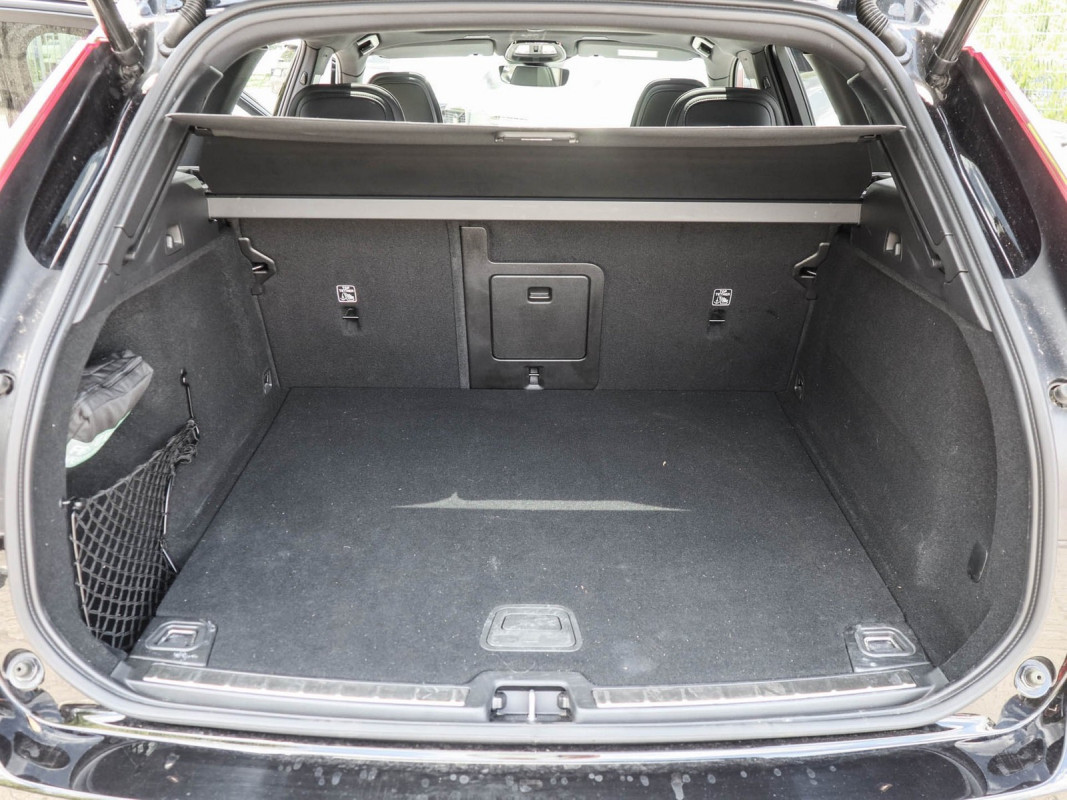 Volvo XC60 B5 Ultimate Dark AWD - SUV/Off-road - Schwarz - Gebrauchtwagen - Bild 10