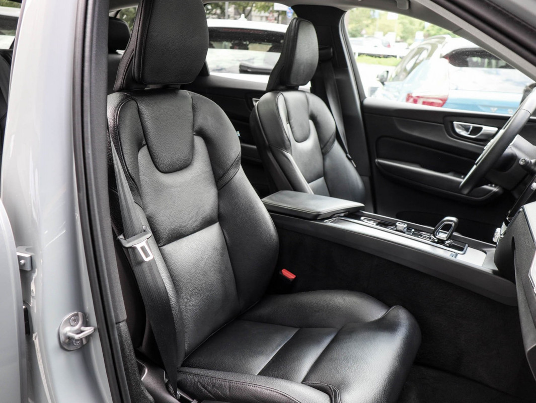 Volvo XC60 B4 - SUV/Off-road - Grau - Gebrauchtwagen - Bild 6