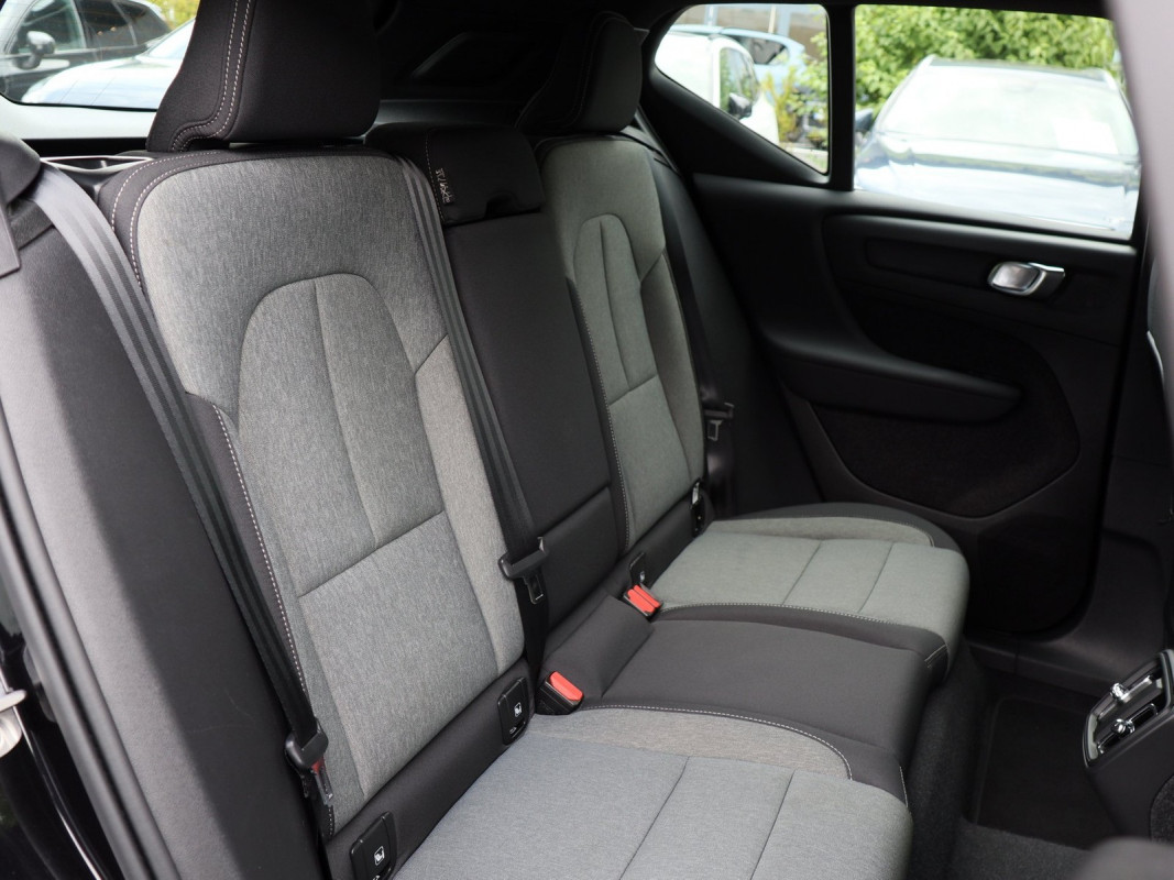 Volvo XC40 B3 (B) - SUV/Off-road - Schwarz - Gebrauchtwagen - Bild 4