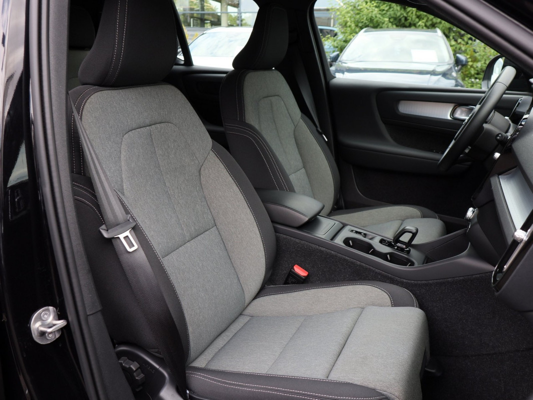 Volvo XC40 B3 (B) - SUV/Off-road - Schwarz - Gebrauchtwagen - Bild 6