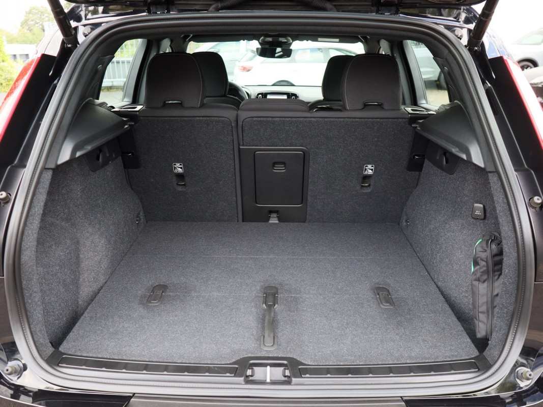 Volvo XC40 B3 (B) - SUV/Off-road - Schwarz - Gebrauchtwagen - Bild 11