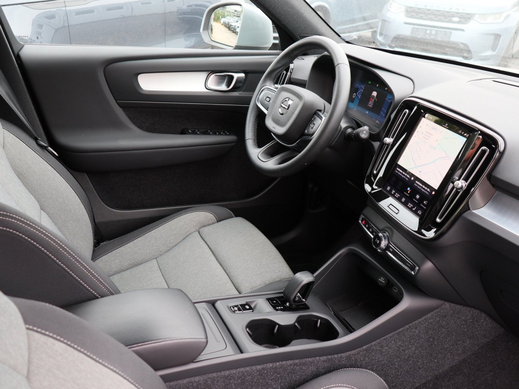 Volvo XC40 B3 Core - SUV/Off-road - Grau - Gebrauchtwagen - Bild 3