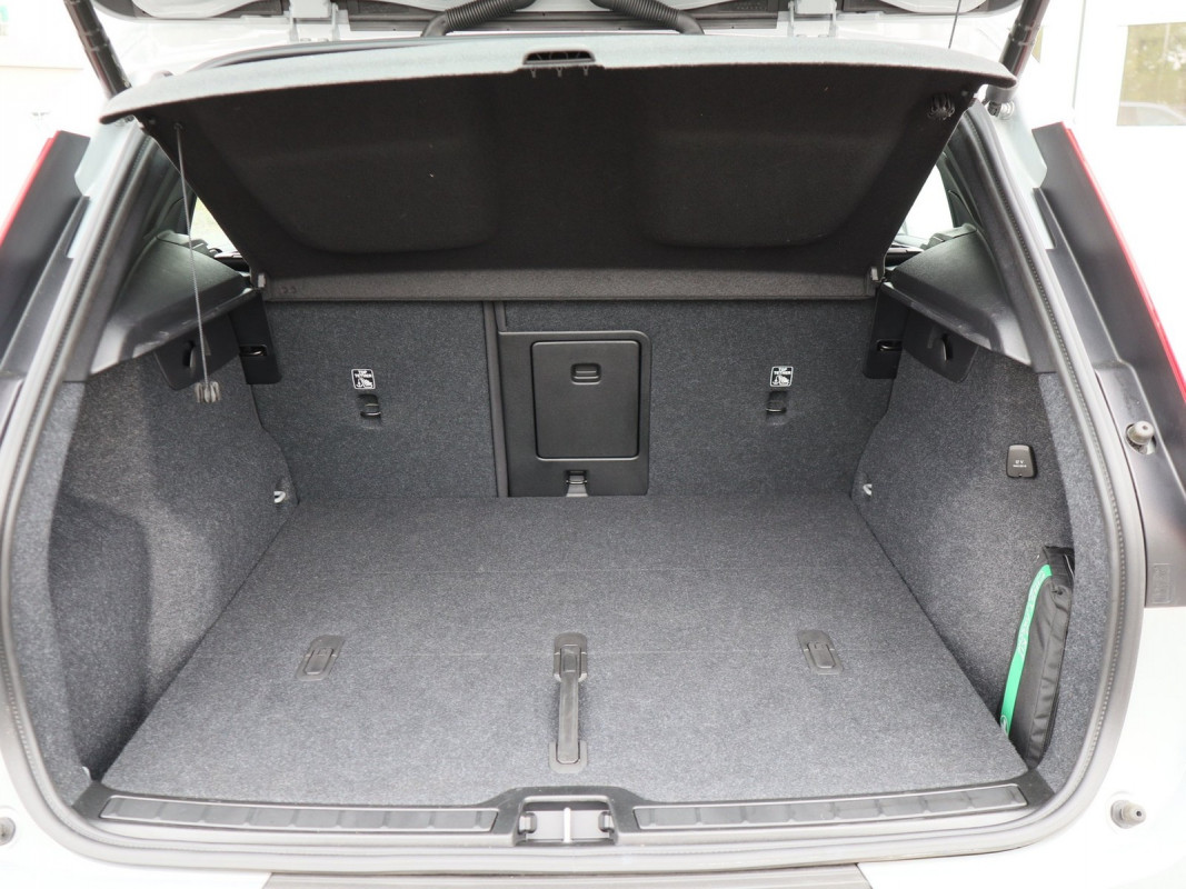 Volvo XC40 B3 Core - SUV/Off-road - Grau - Gebrauchtwagen - Bild 11