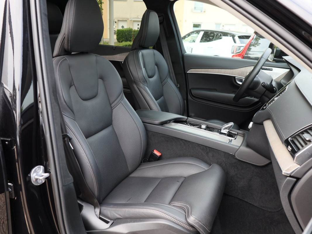 Volvo XC90 B5 Diesel - SUV/Off-road - Schwarz - Gebrauchtwagen - Bild 6
