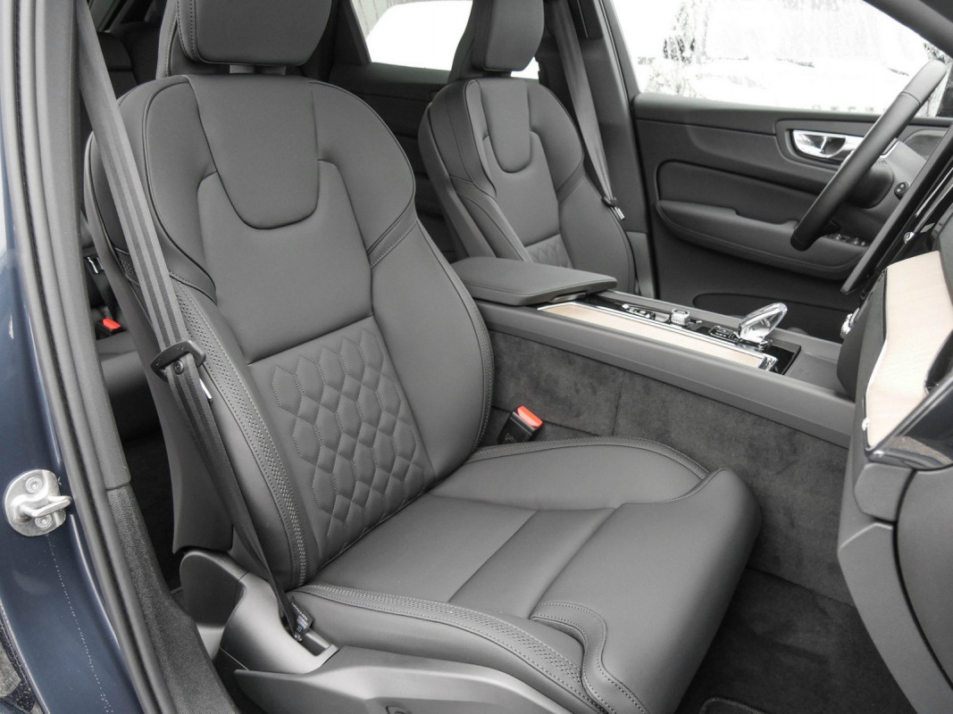 Volvo XC60 - SUV/Off-road - Blau - Gebrauchtwagen - Bild 6