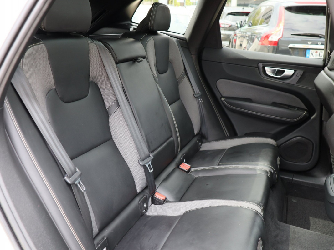Volvo XC60 B4 Diesel AWD - SUV/Off-road - Weiss - Gebrauchtwagen - Bild 4