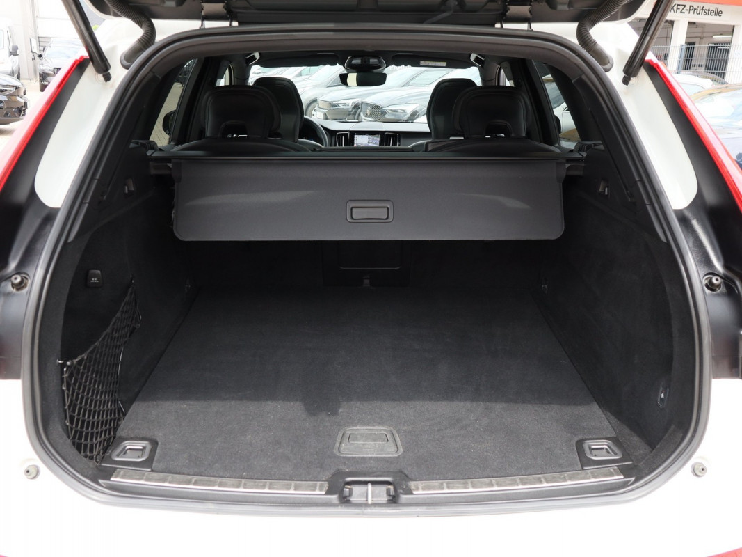 Volvo XC60 B4 Diesel AWD - SUV/Off-road - Weiss - Gebrauchtwagen - Bild 10