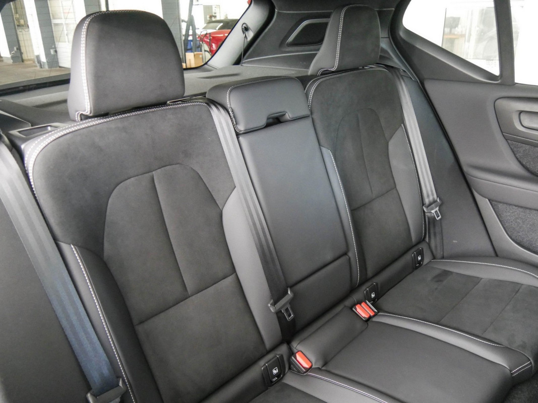 Volvo XC40 - SUV/Off-road - Schwarz - Gebrauchtwagen - Bild 4