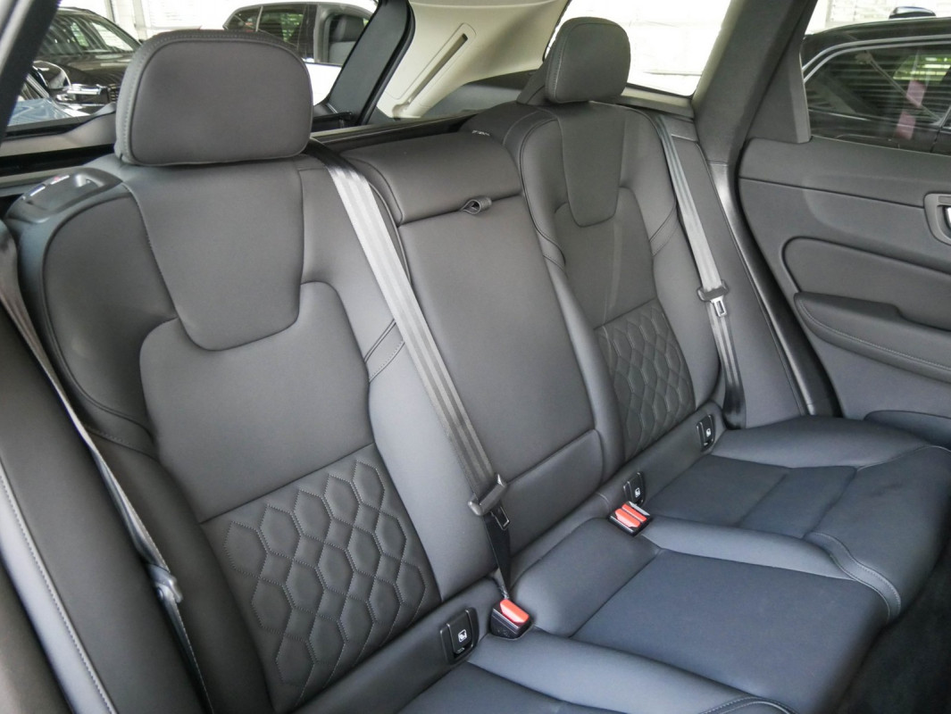 Volvo XC60 - SUV/Off-road - Grau - Gebrauchtwagen - Bild 4