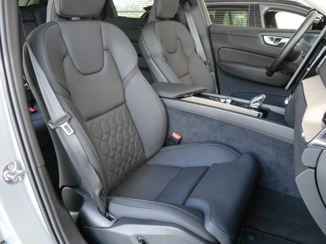 Volvo XC60 - SUV/Off-road - Grau - Gebrauchtwagen - Bild 6