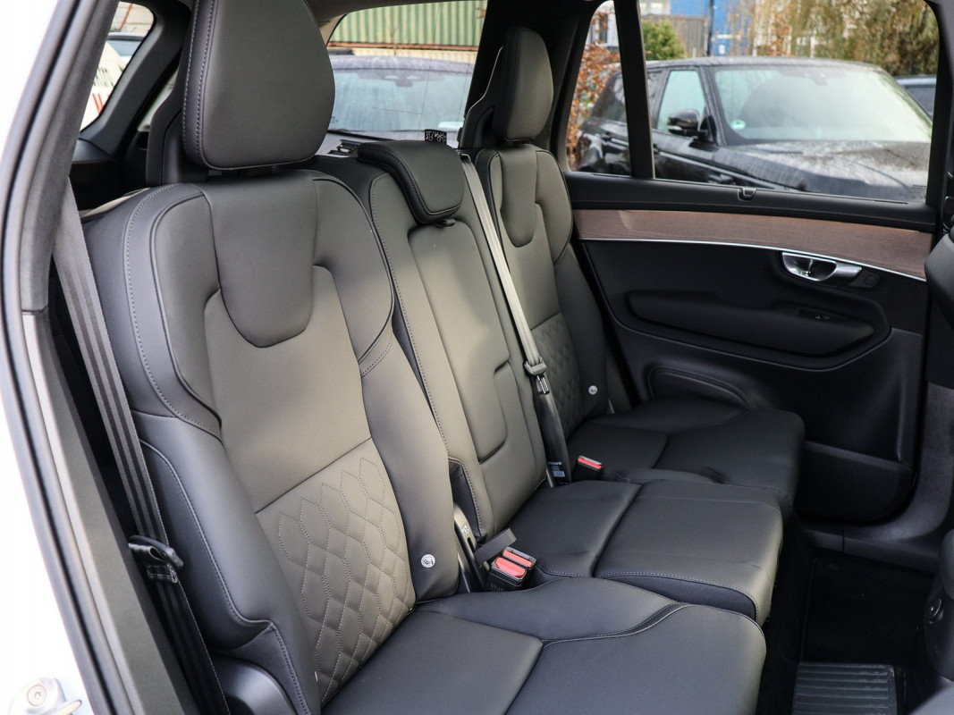 Volvo XC90 T8 Dark Ultra Plug-In-Hybrid AWD - SUV/Off-road - Weiss - Gebrauchtwagen - Bild 4