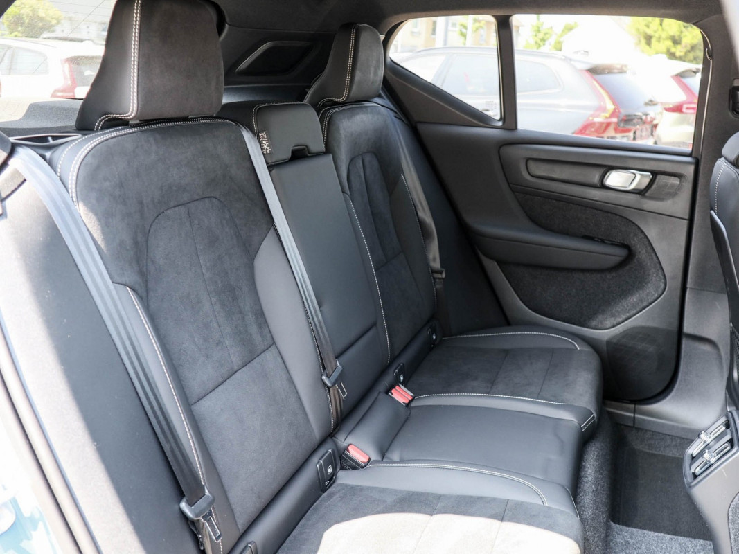 Volvo XC40 B3 - SUV/Off-road - Blau - Gebrauchtwagen - Bild 4