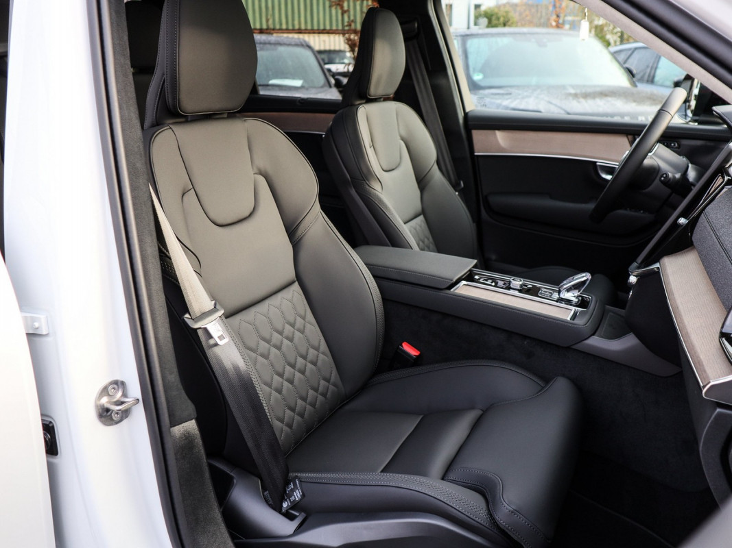 Volvo XC90 T8 Dark Ultra Plug-In-Hybrid AWD - SUV/Off-road - Weiss - Gebrauchtwagen - Bild 6