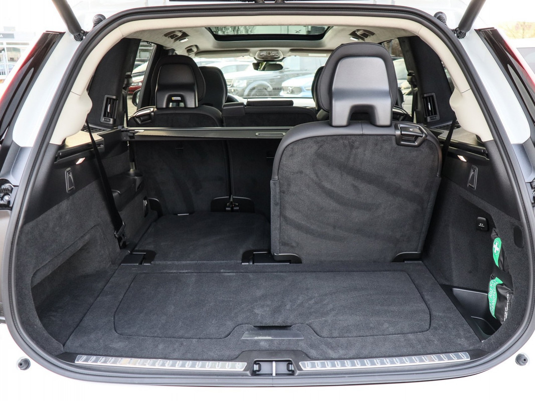 Volvo XC90 T8 Dark Ultra Plug-In-Hybrid AWD - SUV/Off-road - Weiss - Gebrauchtwagen - Bild 11