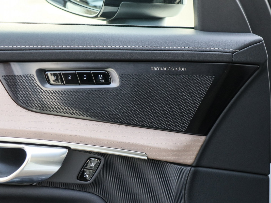 Volvo XC90 T8 Dark Ultra Plug-In-Hybrid AWD - SUV/Off-road - Weiss - Gebrauchtwagen - Bild 15