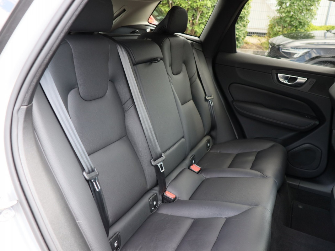 Volvo XC60 B4 Diesel - SUV/Off-road - Grau - Gebrauchtwagen - Bild 4