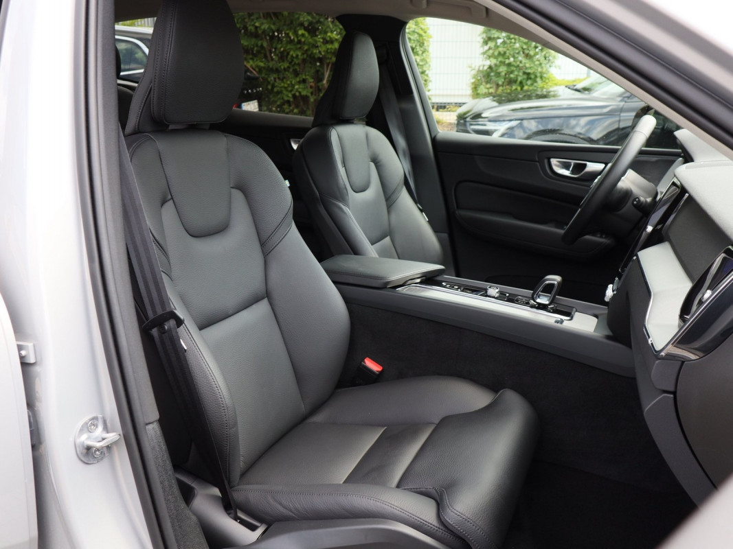 Volvo XC60 B4 Diesel - SUV/Off-road - Grau - Gebrauchtwagen - Bild 6