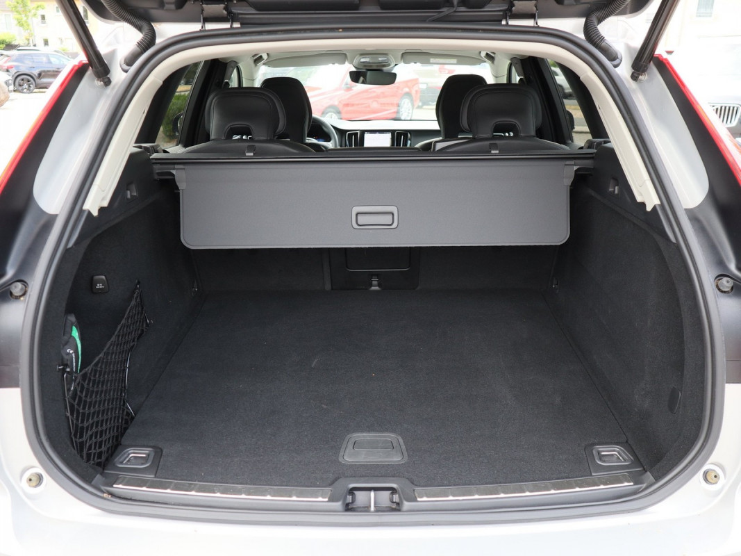 Volvo XC60 B4 Diesel - SUV/Off-road - Grau - Gebrauchtwagen - Bild 10