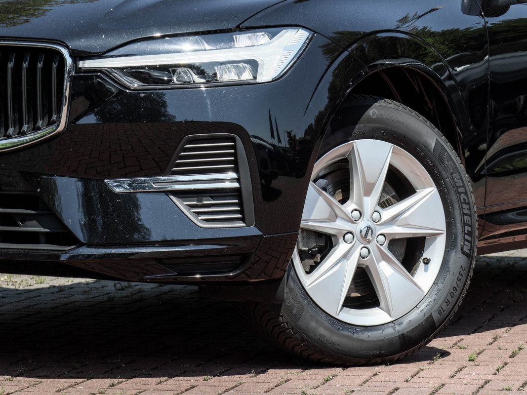 Volvo XC60 B4 - SUV/Off-road - Schwarz - Gebrauchtwagen - Bild 5
