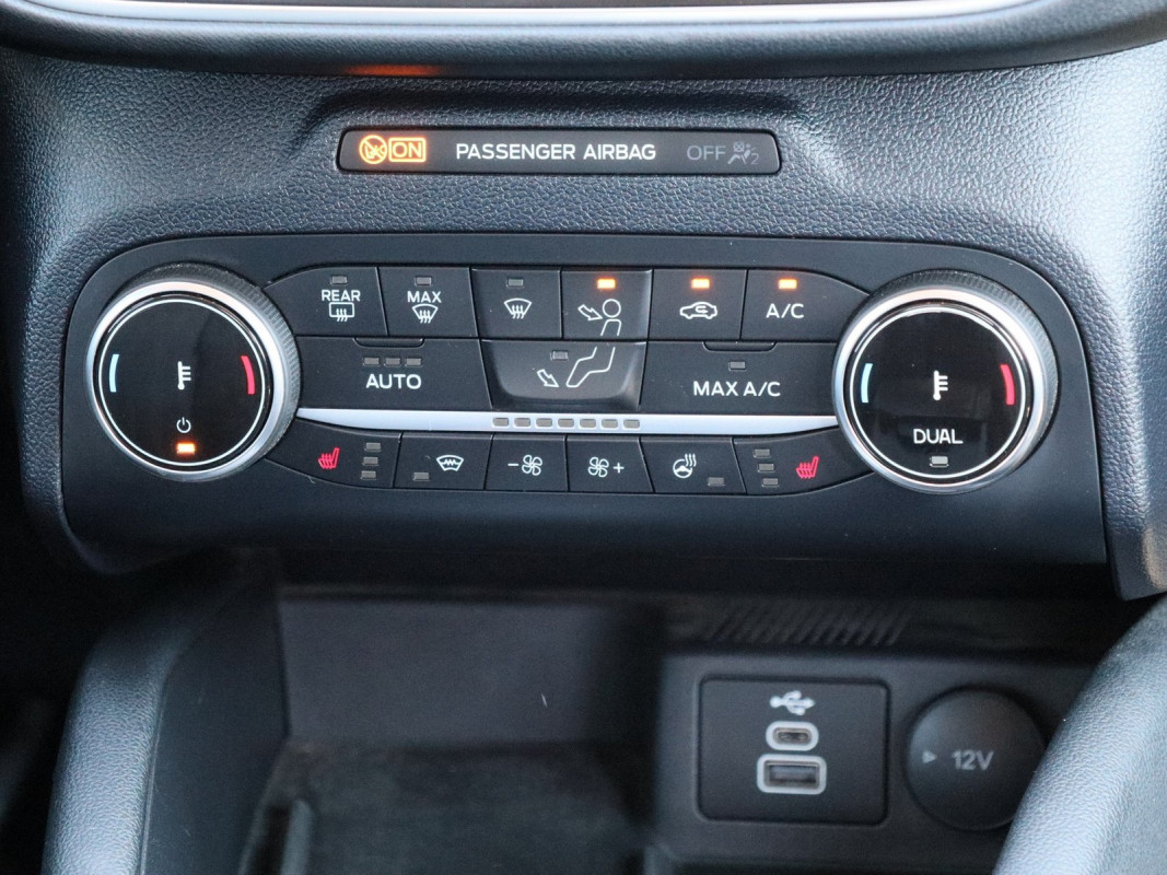 Ford Kuga - SUV/Off-road - Blau - Gebrauchtwagen - Bild 9