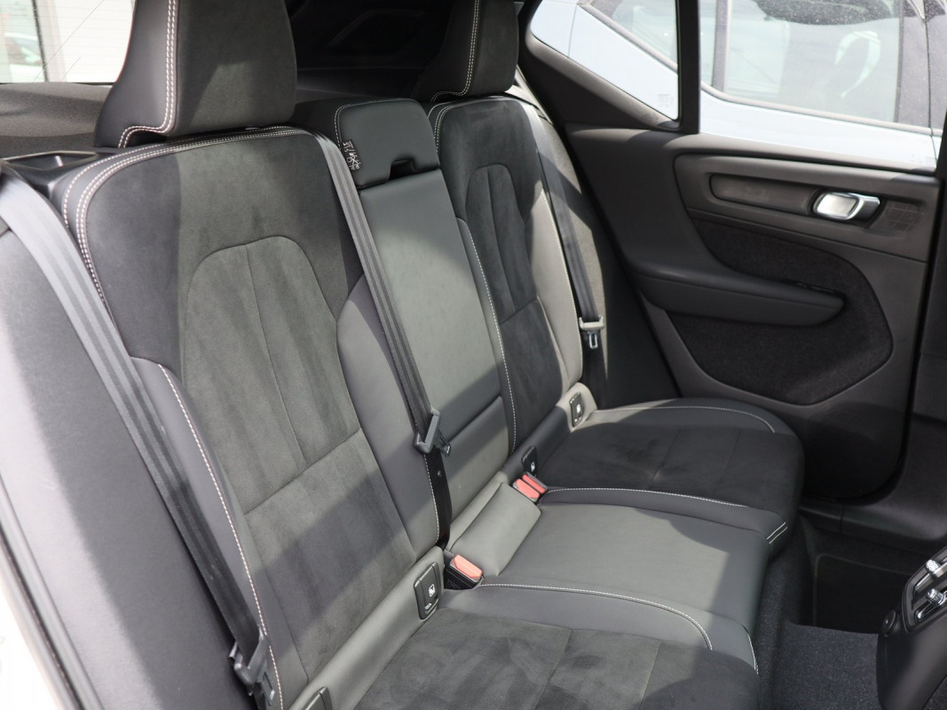 Volvo XC40 T4 Recharge - SUV/Off-road - Weiss - Gebrauchtwagen - Bild 4
