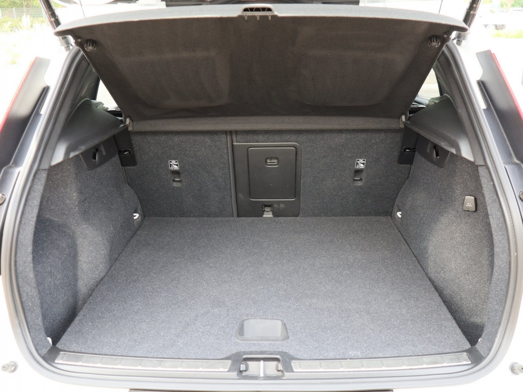 Volvo XC40 T4 Recharge - SUV/Off-road - Weiss - Gebrauchtwagen - Bild 10