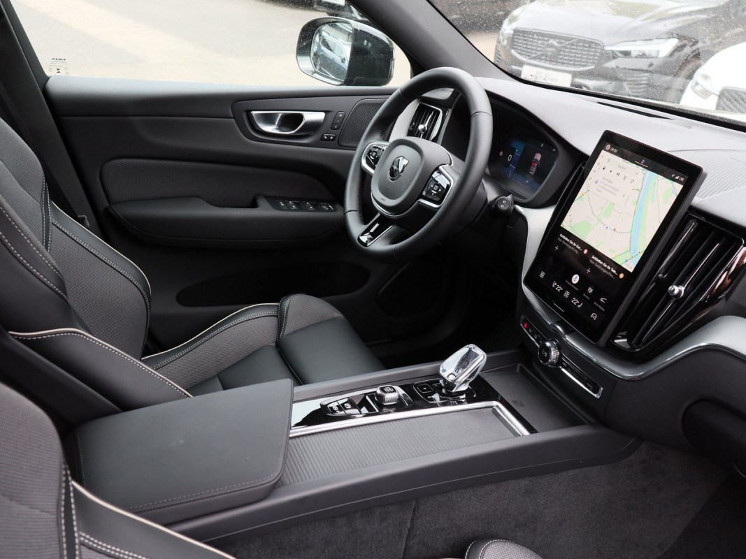 Volvo XC60 T8 AWD - SUV/Off-road - Schwarz - Gebrauchtwagen - Bild 3