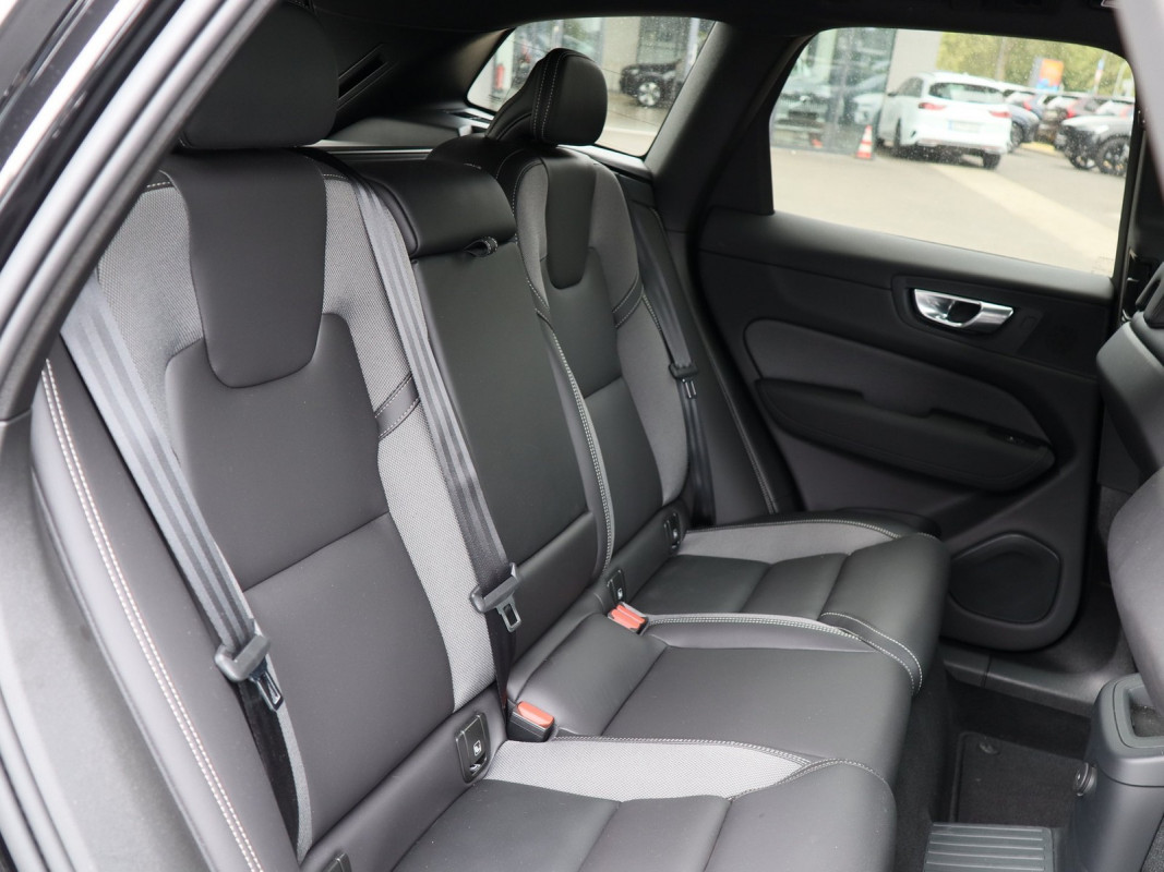 Volvo XC60 T8 AWD - SUV/Off-road - Schwarz - Gebrauchtwagen - Bild 4