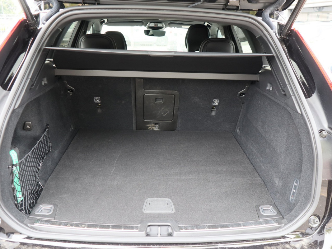 Volvo XC60 T8 AWD - SUV/Off-road - Schwarz - Gebrauchtwagen - Bild 10