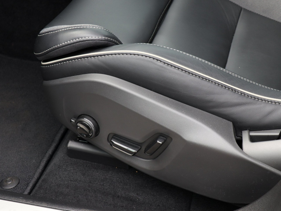 Volvo XC60 T8 AWD - SUV/Off-road - Schwarz - Gebrauchtwagen - Bild 13