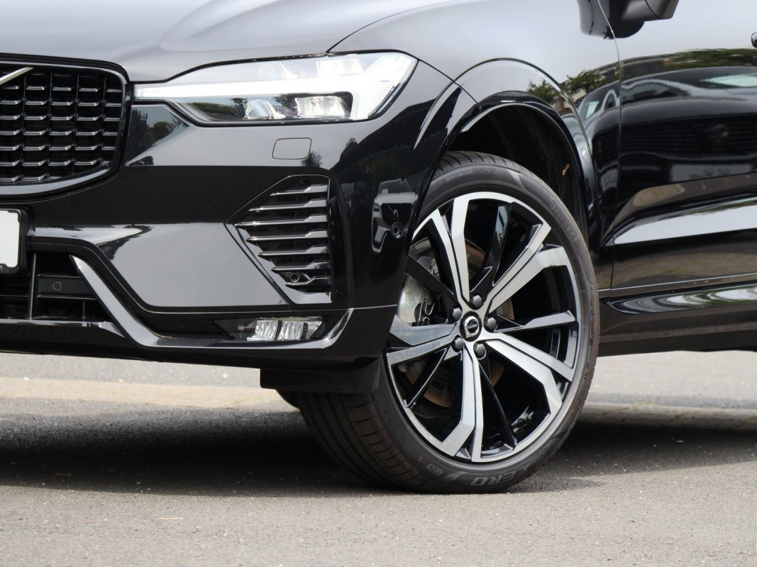 Volvo XC60 B5 - SUV/Off-road - Schwarz - Gebrauchtwagen - Bild 5