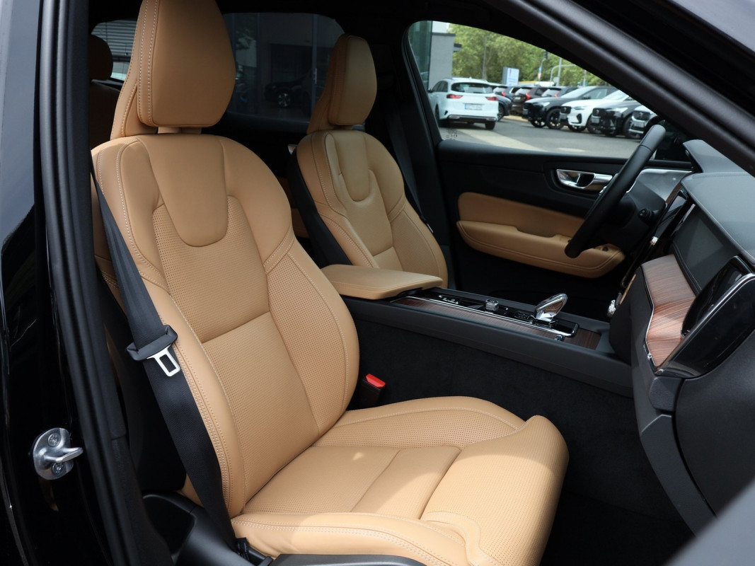 Volvo XC60 B5 - SUV/Off-road - Schwarz - Gebrauchtwagen - Bild 6