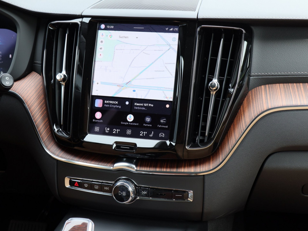 Volvo XC60 B5 - SUV/Off-road - Schwarz - Gebrauchtwagen - Bild 7