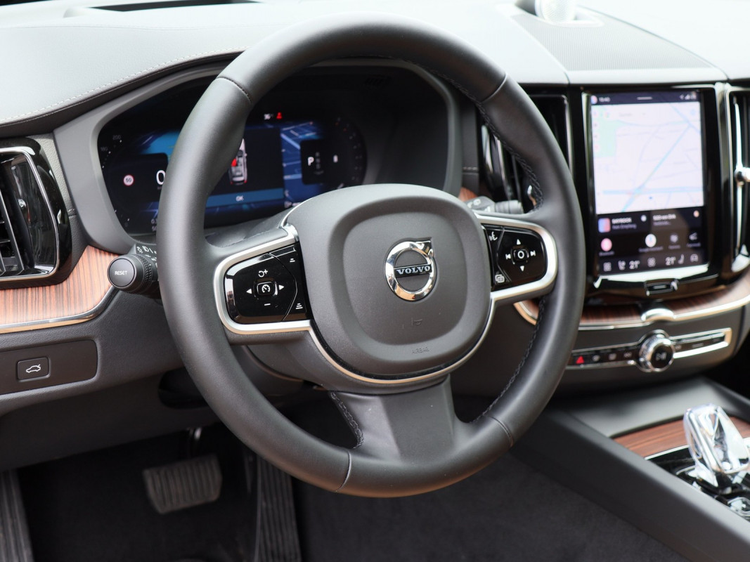Volvo XC60 B5 - SUV/Off-road - Schwarz - Gebrauchtwagen - Bild 9