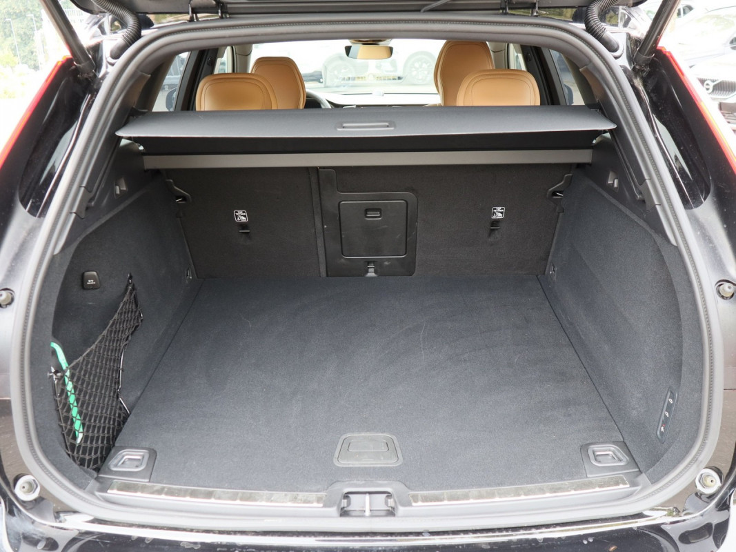Volvo XC60 B5 - SUV/Off-road - Schwarz - Gebrauchtwagen - Bild 10