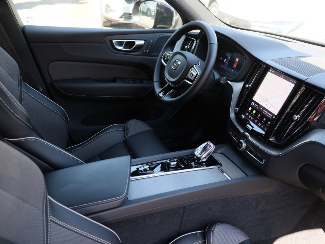 Volvo XC60 T8 AWD - SUV/Off-road - Schwarz - Gebrauchtwagen - Bild 3