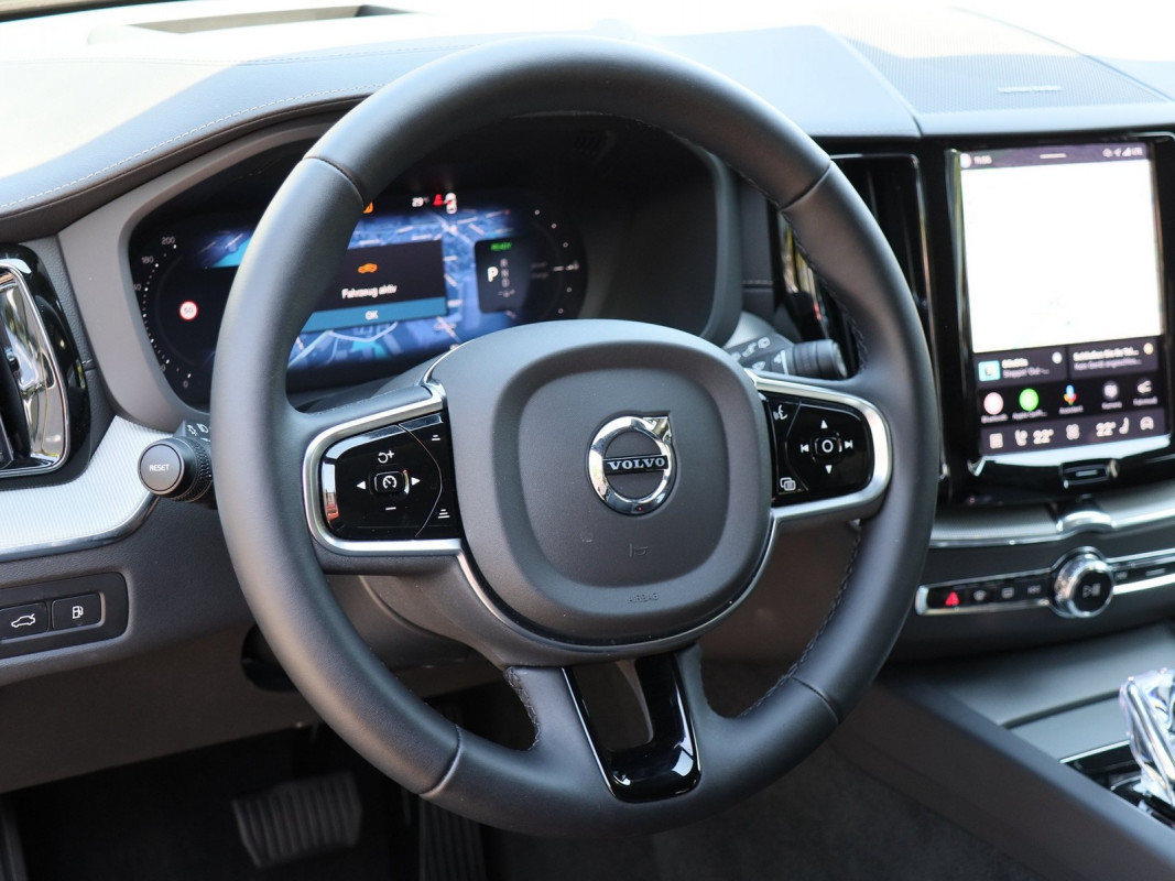 Volvo XC60 T8 AWD - SUV/Off-road - Schwarz - Gebrauchtwagen - Bild 9