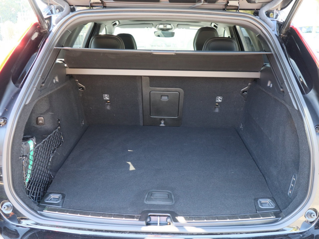 Volvo XC60 T8 AWD - SUV/Off-road - Schwarz - Gebrauchtwagen - Bild 10