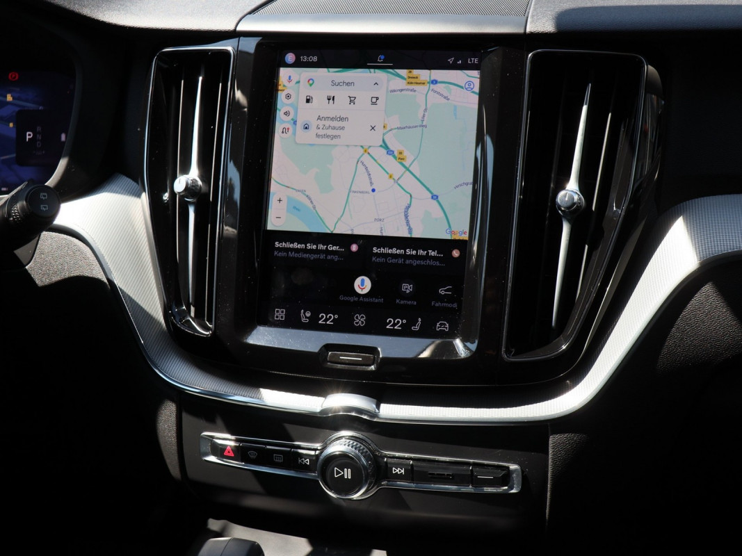 Volvo XC60 B4 (B) Benzin - SUV/Off-road - Weiss - Gebrauchtwagen - Bild 7