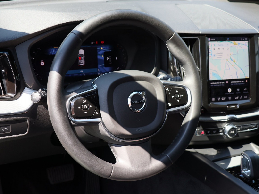 Volvo XC60 B4 (B) Benzin - SUV/Off-road - Weiss - Gebrauchtwagen - Bild 9