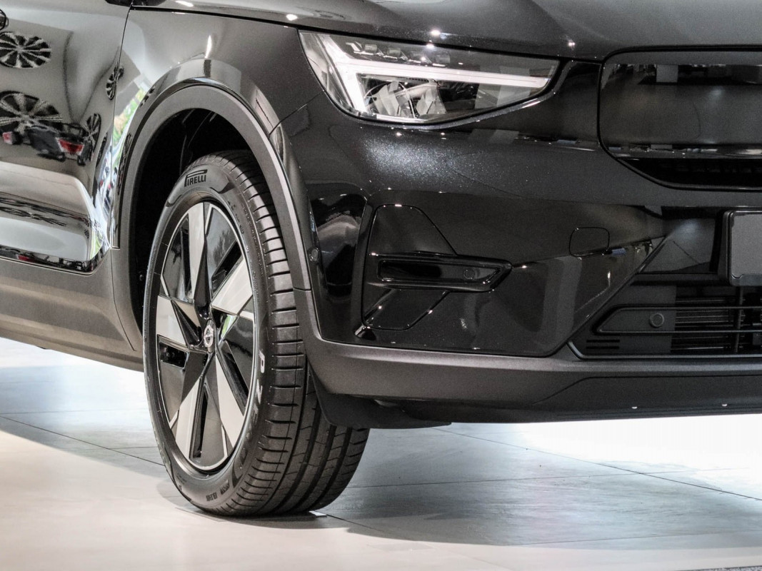 Volvo EX40 Single Motor Extended Range - SUV/Off-road - Schwarz - Gebrauchtwagen - Bild 5