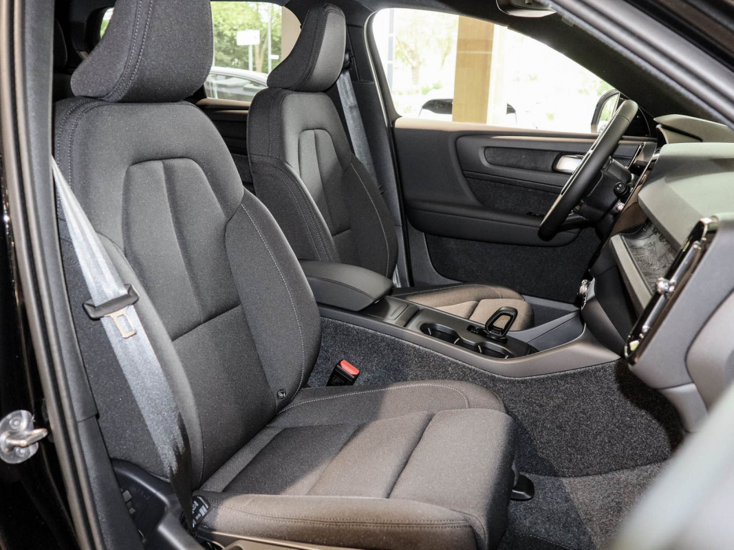 Volvo EX40 Single Motor Extended Range - SUV/Off-road - Schwarz - Gebrauchtwagen - Bild 6