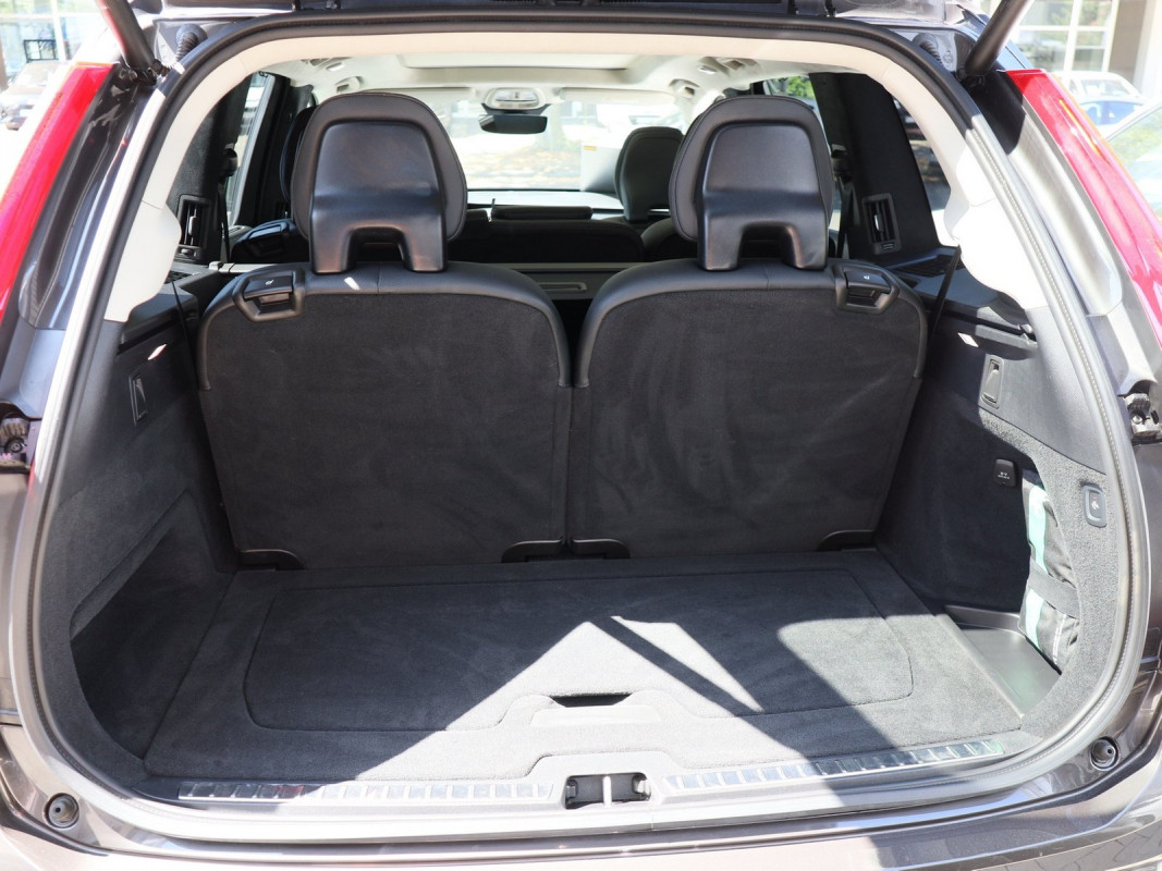 Volvo XC90 T8 AWD Plug-In Hybrid - SUV/Off-road - Grau - Gebrauchtwagen - Bild 9