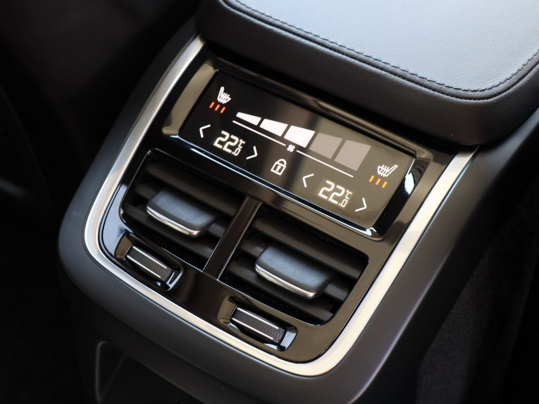 Volvo XC90 T8 AWD Plug-In Hybrid - SUV/Off-road - Grau - Gebrauchtwagen - Bild 15