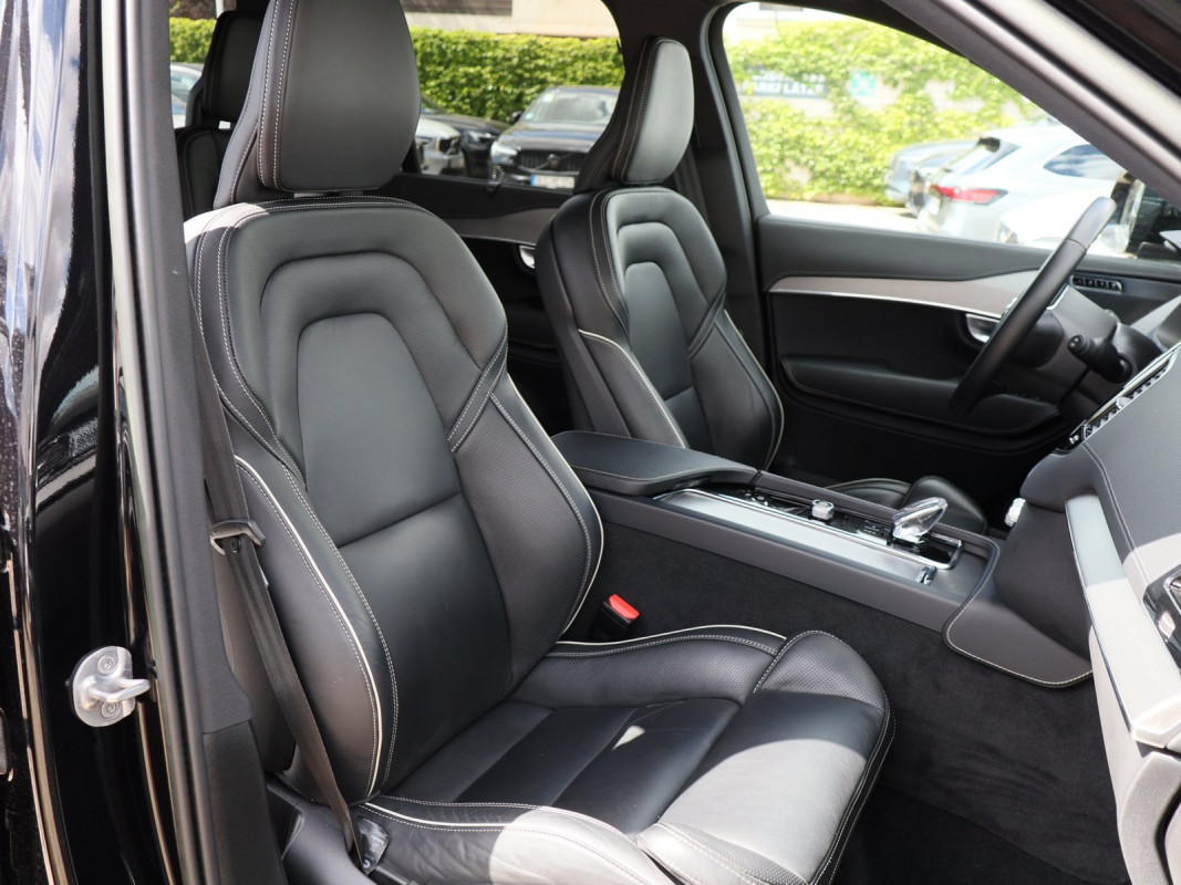 Volvo XC90 B5 AWD Diesel R-Design - AHK - SUV/Off-road - Schwarz - Gebrauchtwagen - Bild 6