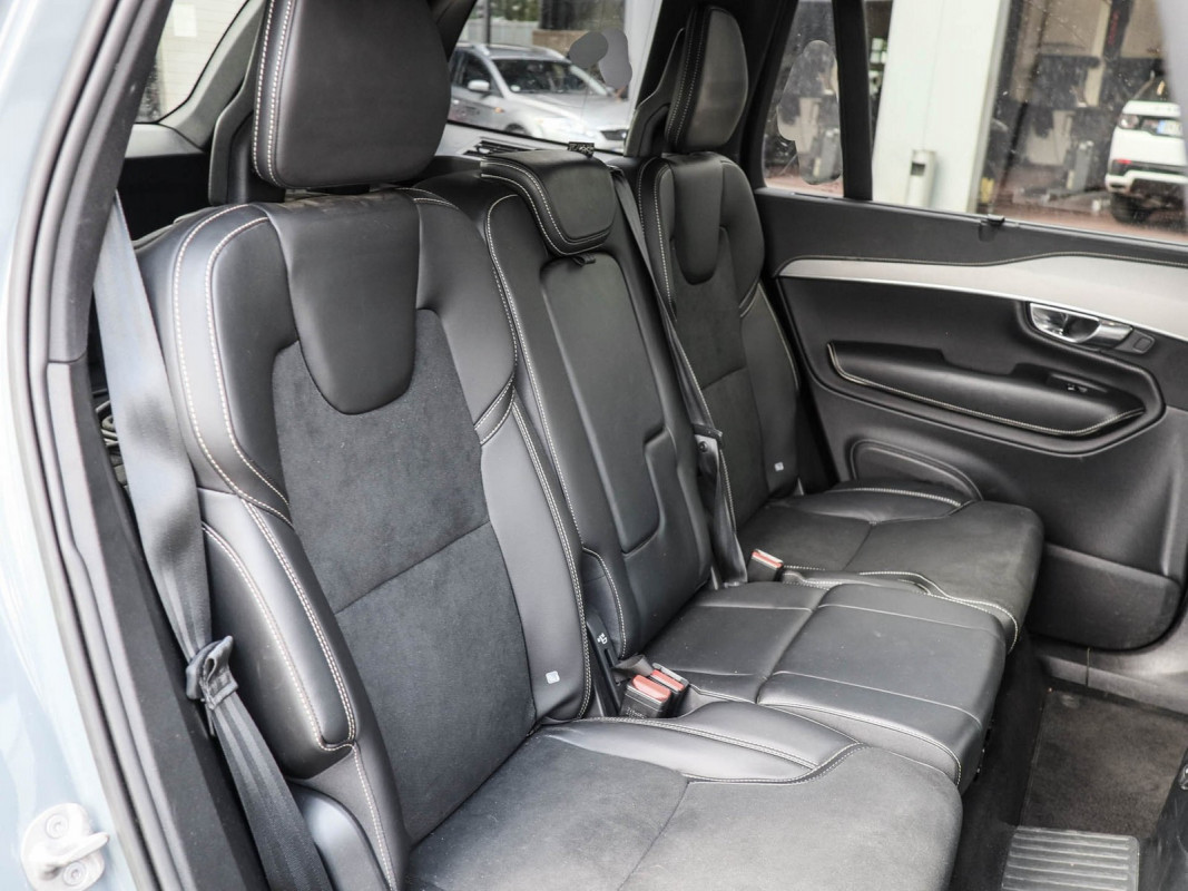 Volvo XC90 R Design Edition Plug-In Hybrid AWD - SUV/Off-road - Grau - Gebrauchtwagen - Bild 4